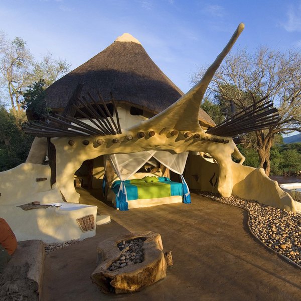 ... a private house for eight, with stunning open-sided bedrooms.
