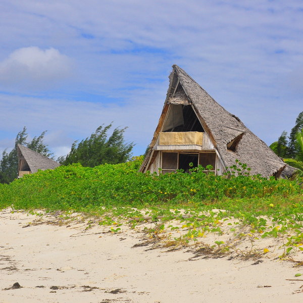 … with six dhow-shaped bandas, offering access to the beach…