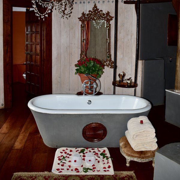 ... with opulent luxury throughout.
