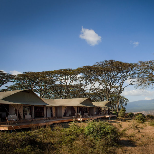 Alternatively there is Entamanu Tented Camp on the quieter northern rim...