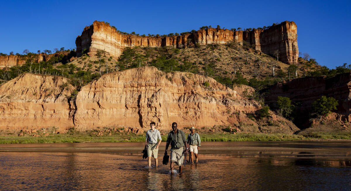 mana pools safari lodge zimbabwe