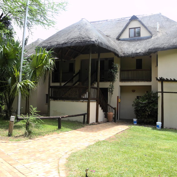 …22 river rooms and 8 rondavels, which are well positioned by the river.