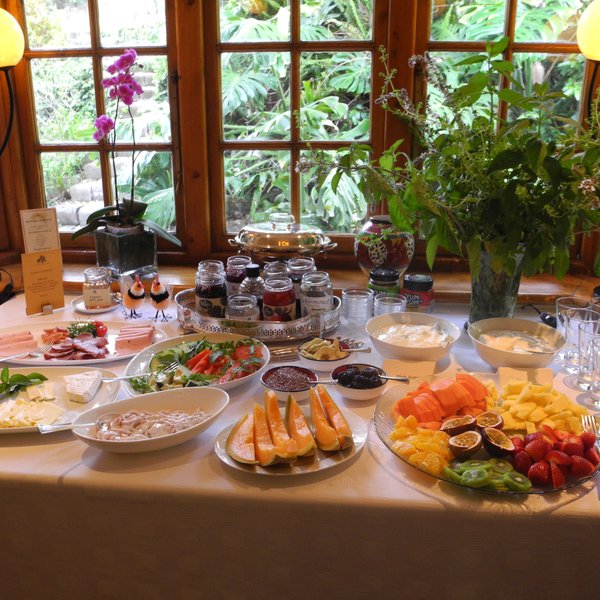 An inviting breakfast is served in the breakfast room...