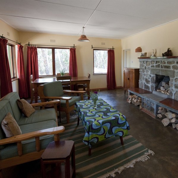 ... a lounge with fireplace ...