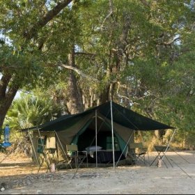 Spending a few nights in the Robin Pope Safaris bush-camp...