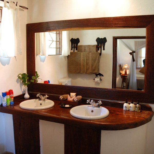 Kapani Lodge