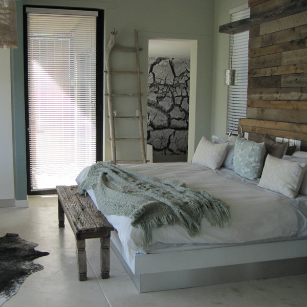 ...to the cool silvery and earthy tones of the Etosha Premier Suite.