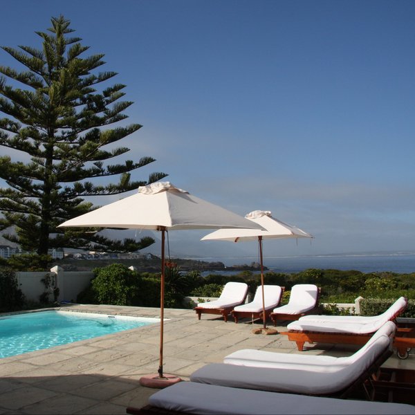 ...which afford sweeping views across Walker Bay.