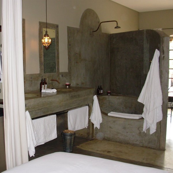 The bathrooms are en-suite...