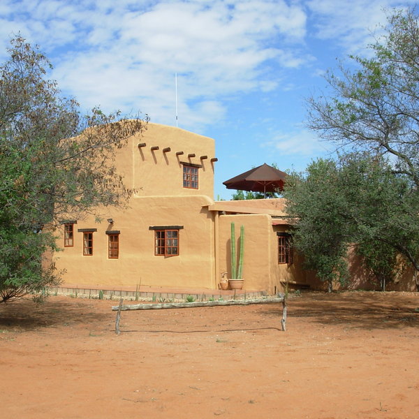 Eningu Clayhouse
