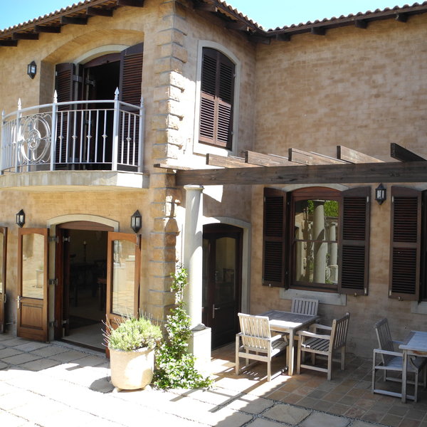 Outside you can relax under a grapevine terrace...