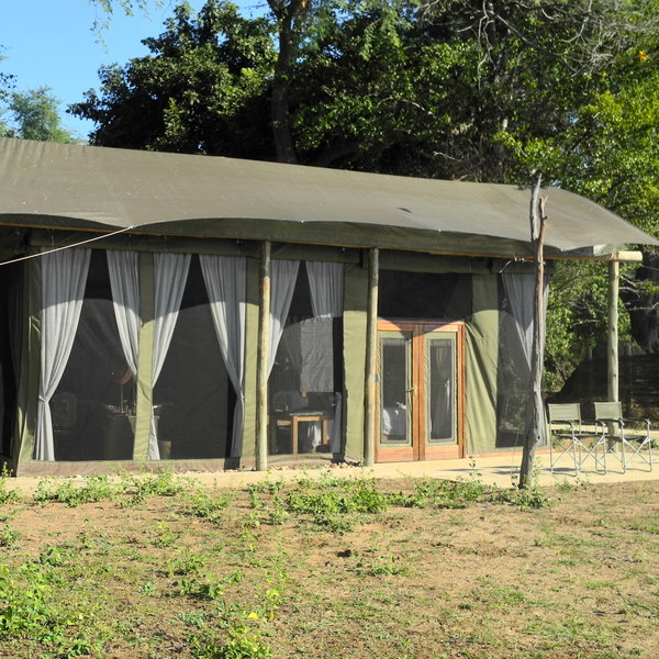 Ruckomechi Camp