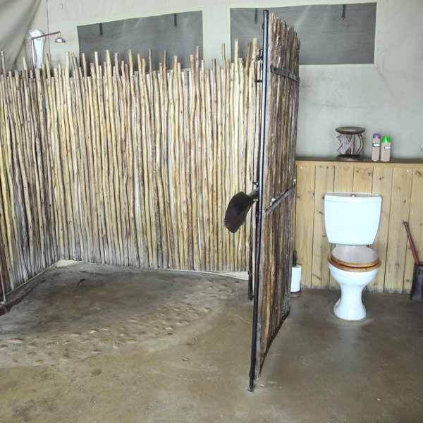 Ruckomechi Camp