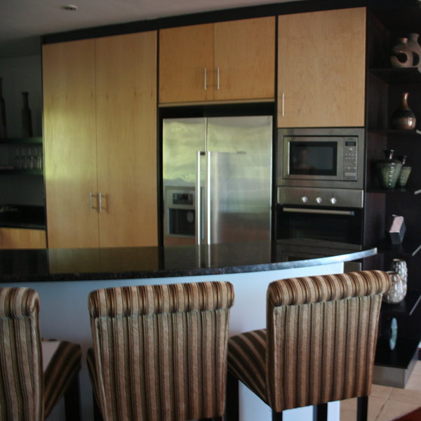 There also is a well-equipped kitchen…