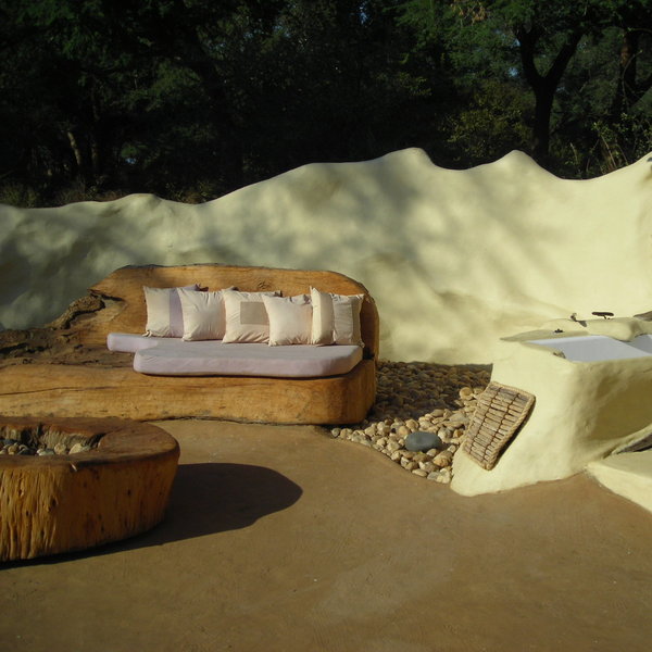 ... but to be alone, there is always space: retreat to a comfortable private terrace.