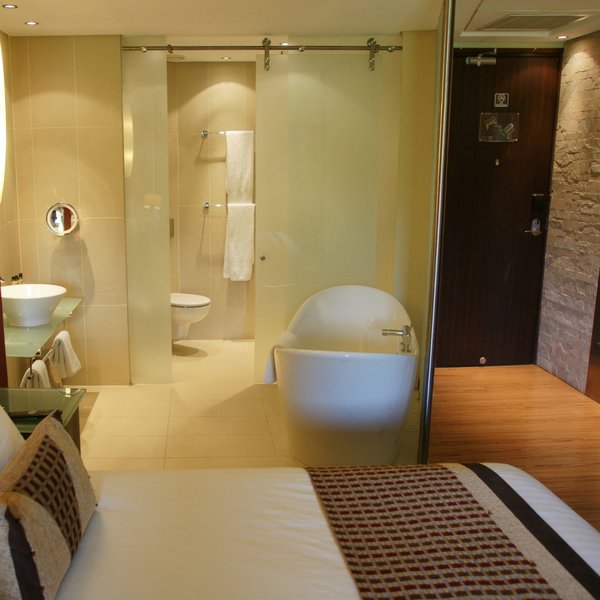 This approach naturally extends to the bathrooms, with their 'on-display' bathing arrangements.