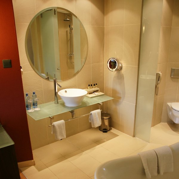 And the wash basin area is agreeably minimalist and uncluttered.