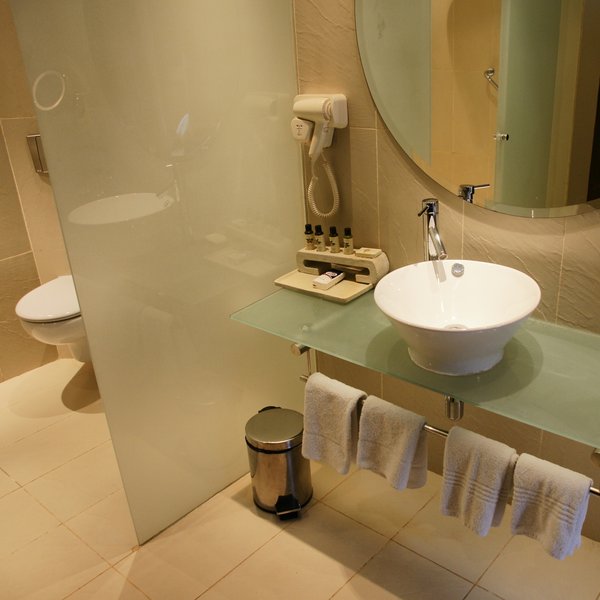 …but there's no bath tub.