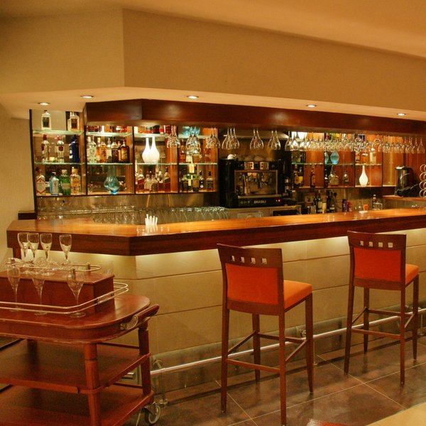 As you'd expect in what is essentially an airport hotel, the bar is reasonably well stocked…