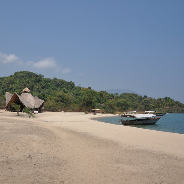 The communal areas are on the beach...