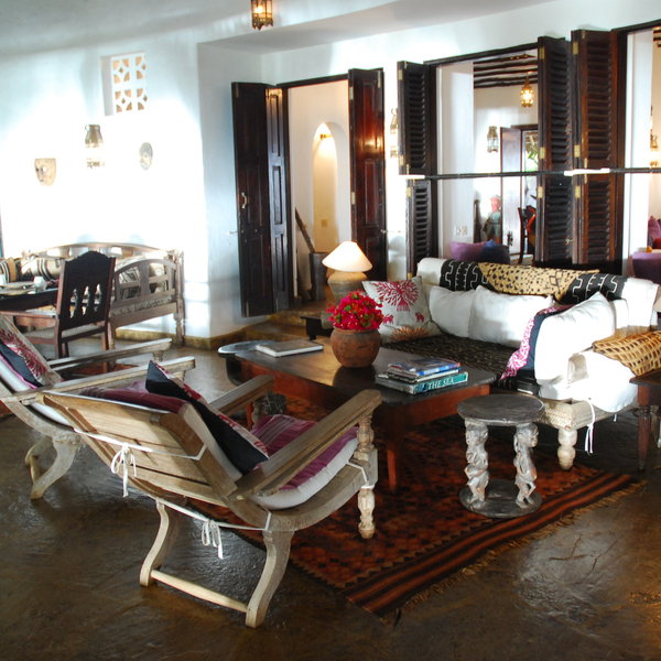 … with plenty of cosy seats on the thatched terrace.