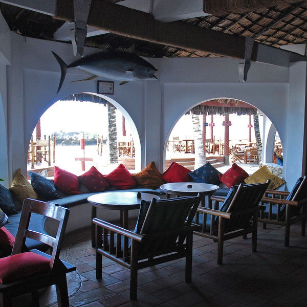 Its main areas include a comfortable bar…