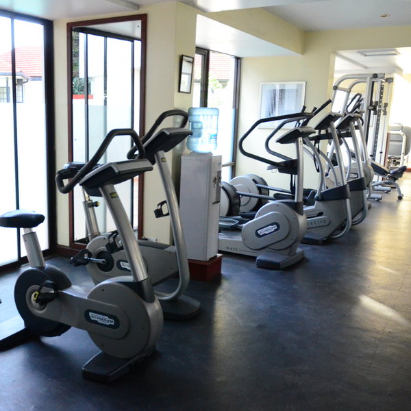 … and an extensive healthclub, including this well equipped gym.