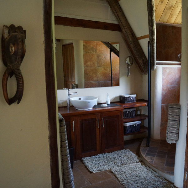 …with a spacious bathroom…