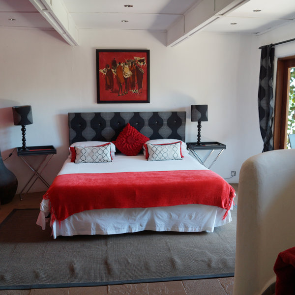 The other downstairs room is smaller, but very striking…