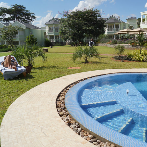 …with sunloungers scattered around on the lawn.