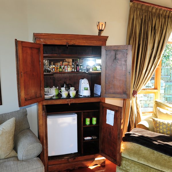 Each room is air-conditioned and has a fireplace, a mini bar/fridge ...