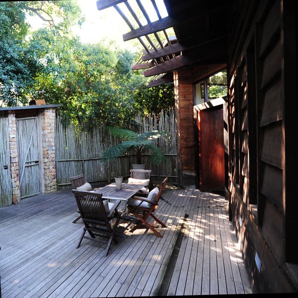 ... and an enclosed deck ...