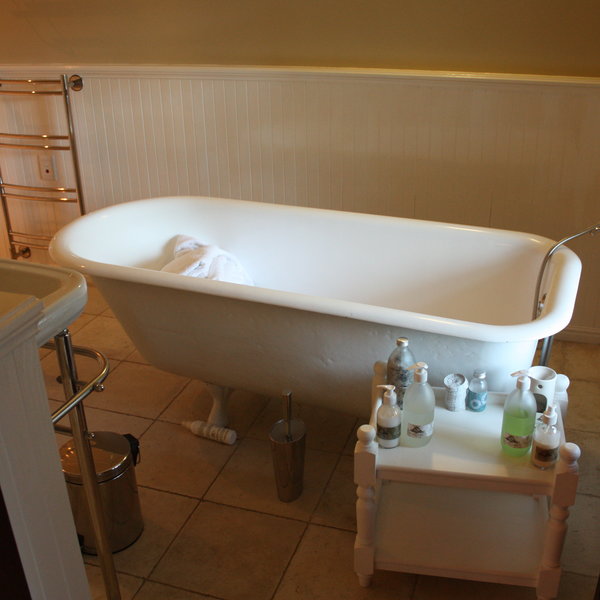 a roll-top bath...