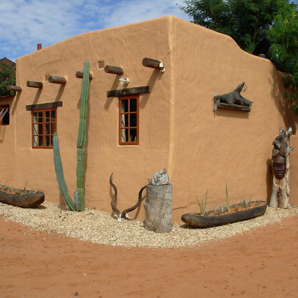 Eningu Clayhouse