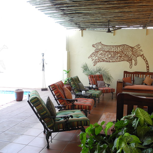 … as well as an outside lounge …