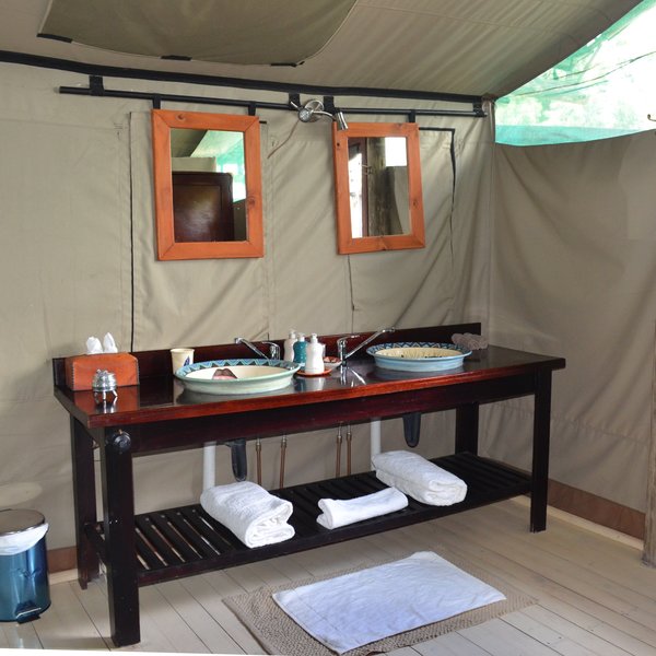 ... a large en-suite bathroom...