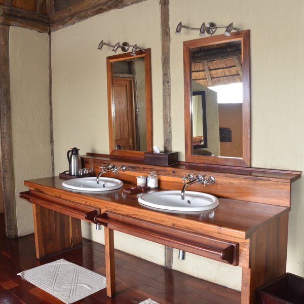 The en-suite bathrooms are spacious with twin washbasins, an indoor shower,...