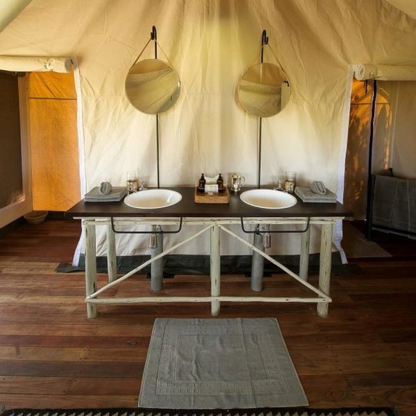 Each chalet is smartly but simply decorated and has an ensuite indoor/outdoor bathroom.