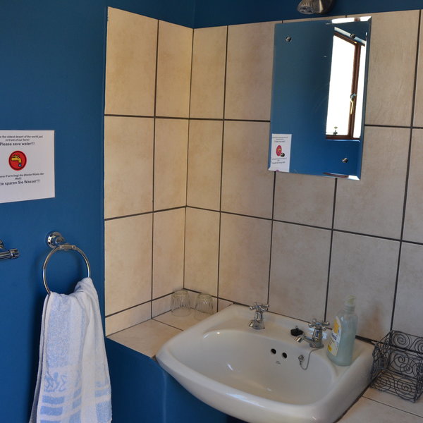 ...with clean en suite bathrooms...