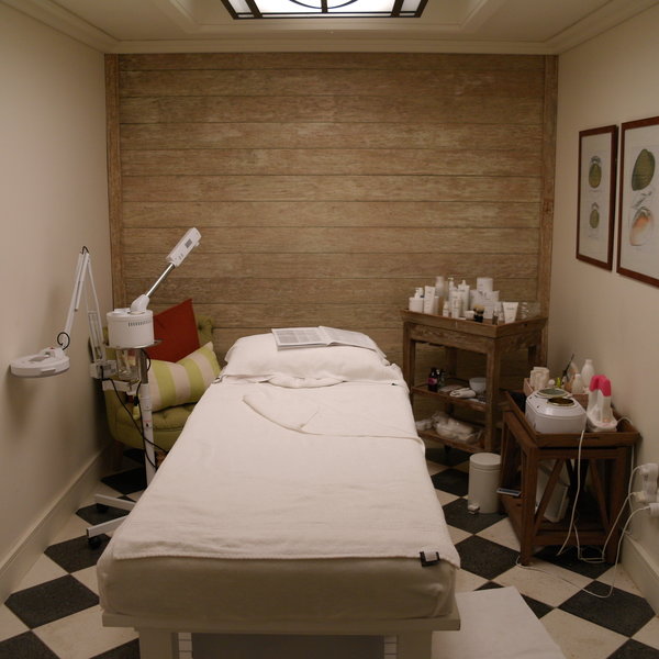 …you can relax in the hotels spa including a steam rooms, a couples’ therapy room…