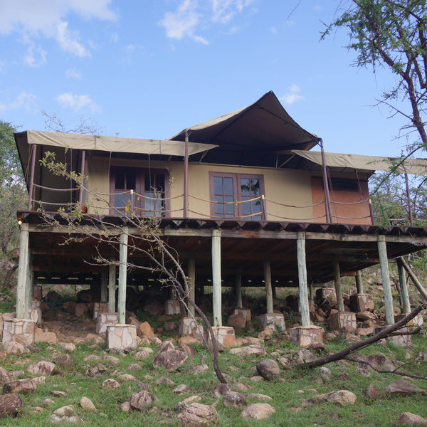 Migration Camp is located in the northern Serengeti near to the Lobo area.