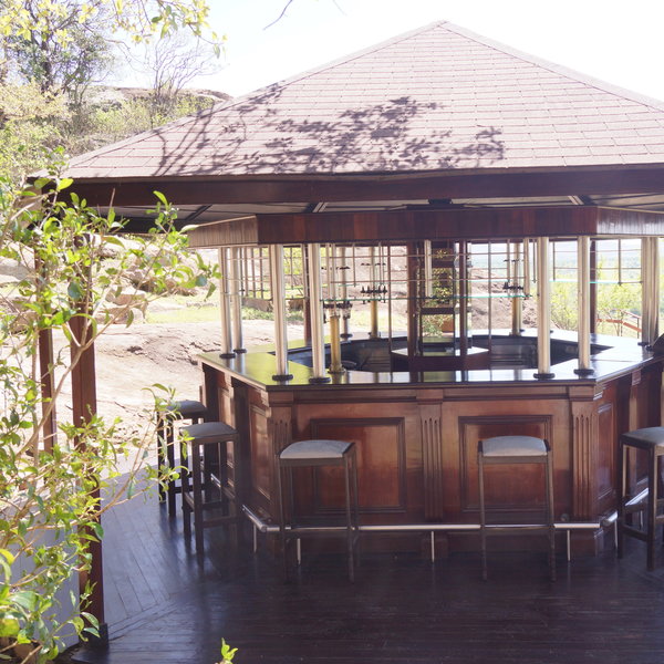 The lodge has an indoor and outdoor bar.
