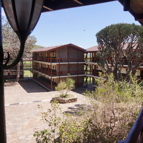 The 74 rooms are placed in square, box-like adjoining blocks.