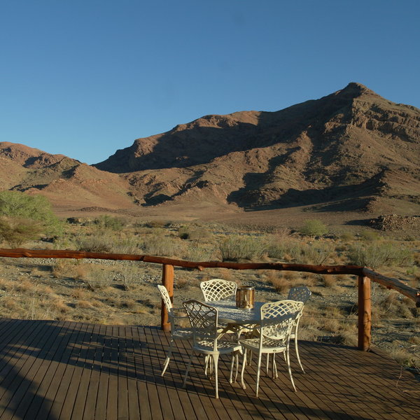 ...makes the most of the setting...