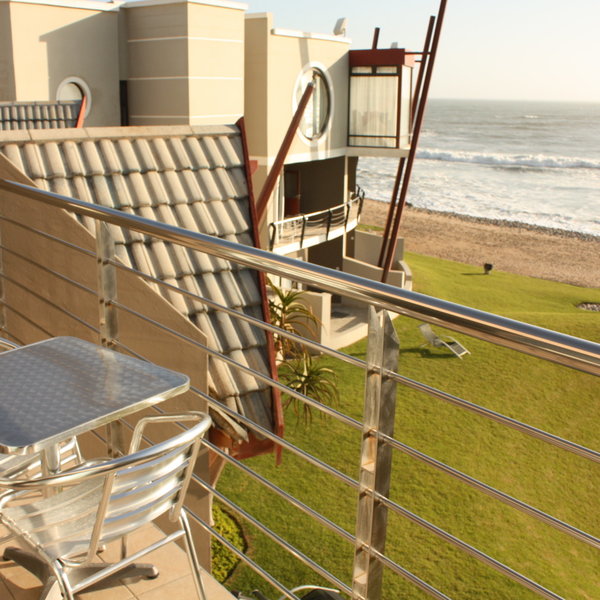 The upstairs rooms all have a balcony with stunning seaviews...