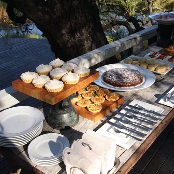 In the afternoon you can enjoy delicious cakes with views of the lagoon.