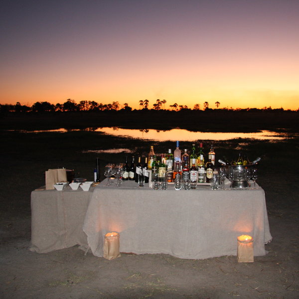 After a wonderful game drive you can enjoy the beautiful sunset with a drink in your hand.