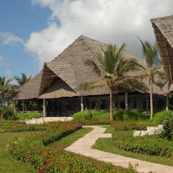 Each of the 6 large villas has a private veranda overlooking the ocean...