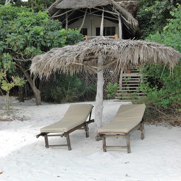 Several of the tents have a path leading down to the beach where pairs of sun loungers can be found.