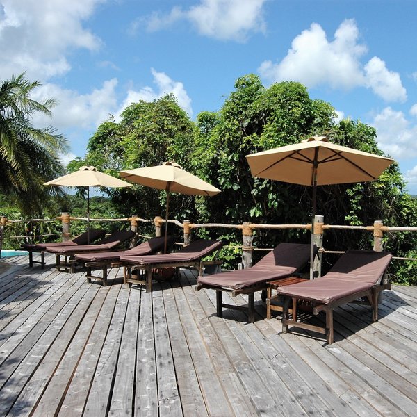 ... which is surrounded by several umbrellas and pairs of loungers ...